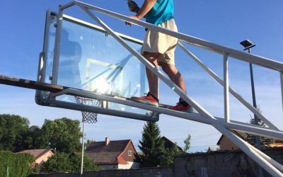 Dva dana peglamo. Košarkaši uređuju igralište vraćaju mu stari sjaj i pripremaju